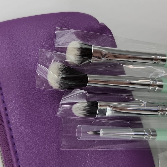 LUXIE FLORALS BRUSH SET - 5 Piece Set - Picture 3 of 12